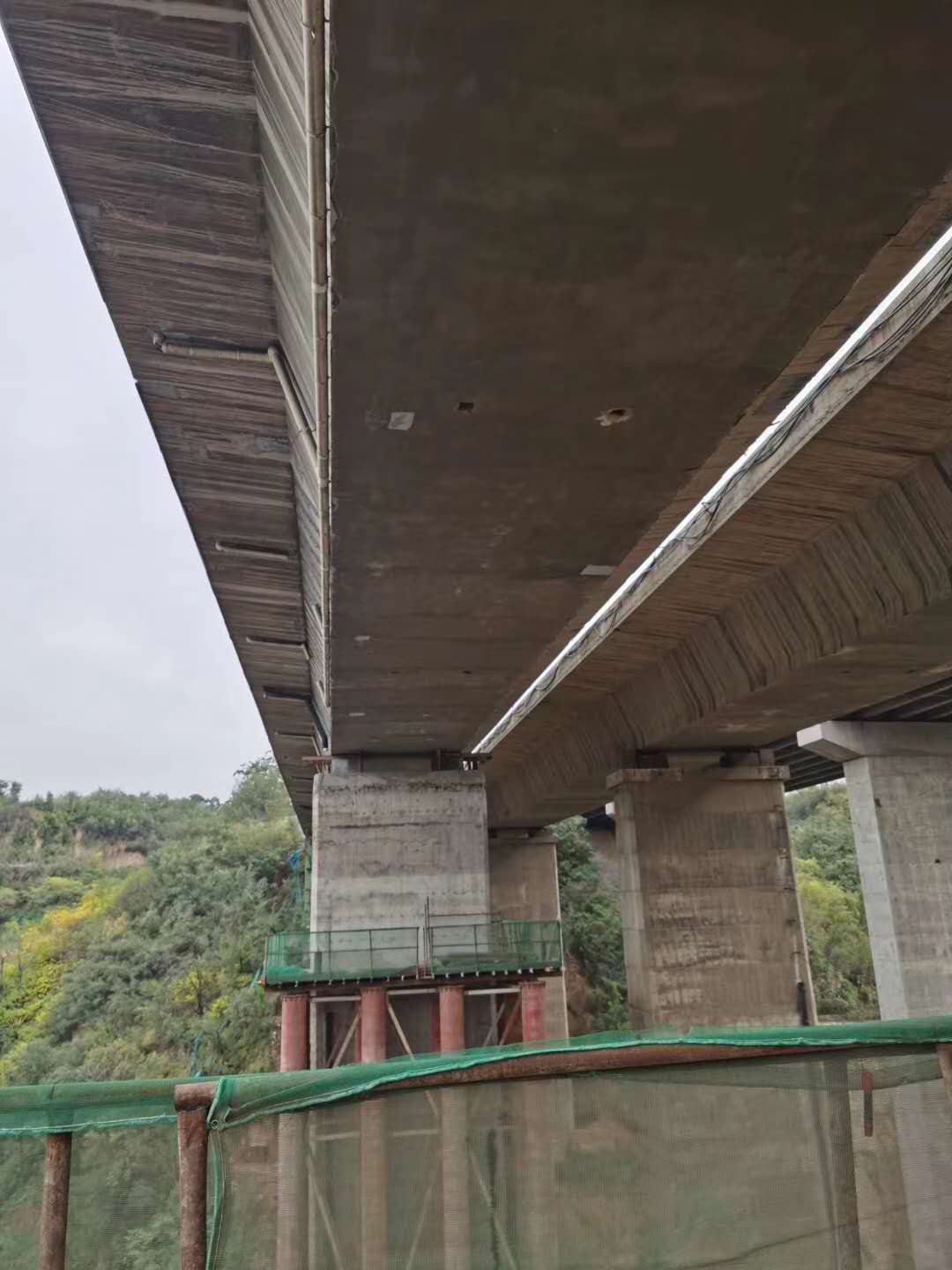 柳江桥梁加固前制定可行设计方案图并用对施工方法